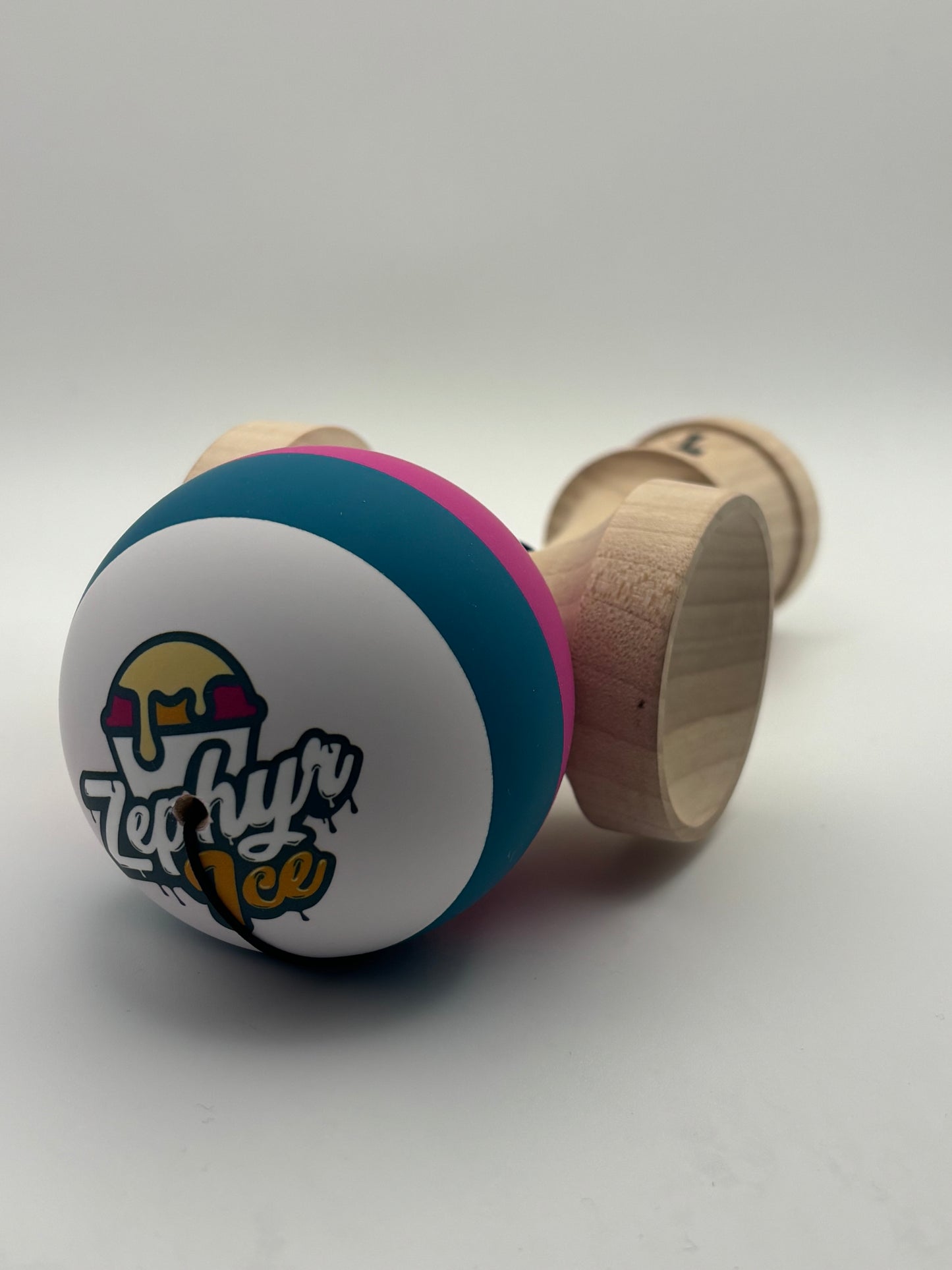 ZEPHYR ICE KENDAMA